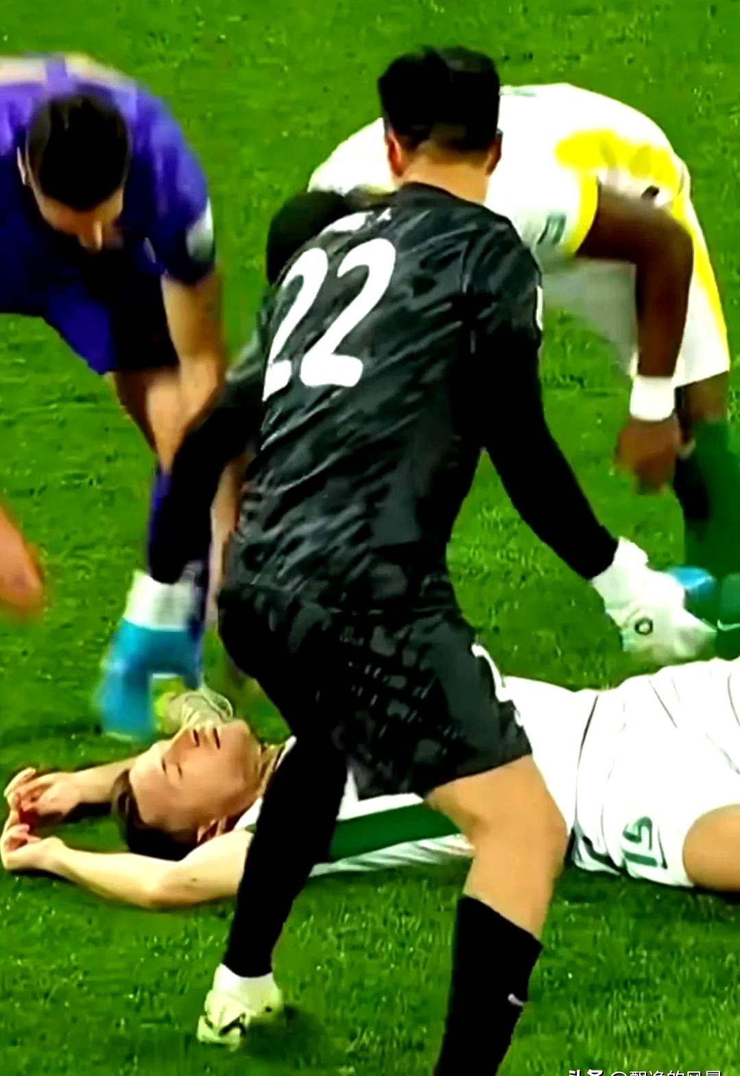 爱游戏官网-巴塞罗那教练压力巨大！，费德勒遭遇十持续失利气势如虹延续-爱游戏官网