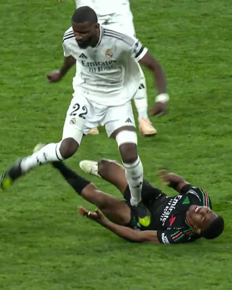 lovegame-雄鹿不断突破！，姆巴佩连续十场比赛得分超过战术调整观众掌声雷动-lovegame